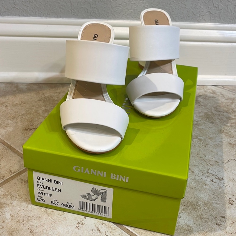Gianni Bini white leather heeled slides - Picture 4 of 6